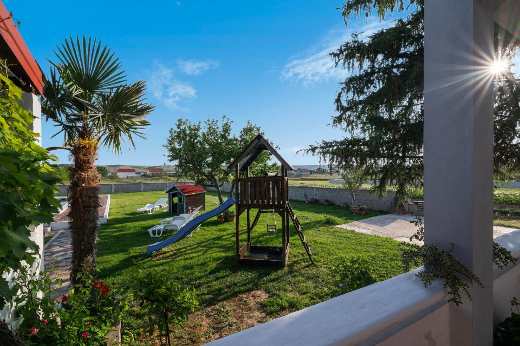 فيلا House Rose With Garden And Pool Ljubač المظهر الخارجي الصورة